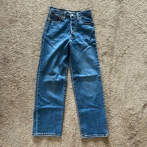 Levi’s Ribcage Straight Ankle Jeans